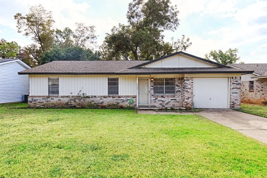 2304 Meadow Crest, Irving, TX 75060 - Image #3