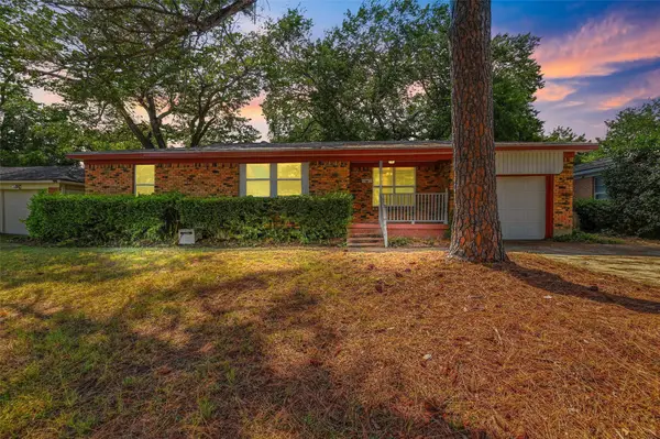 1221 Simpson Drive, Hurst, TX 76053