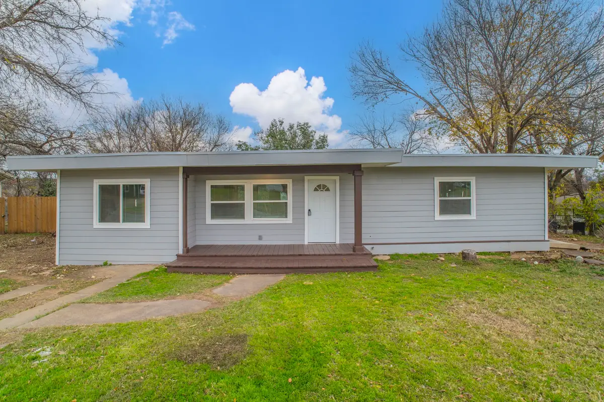 1704 Hillside Drive, River Oaks, TX 76114 - Image #1