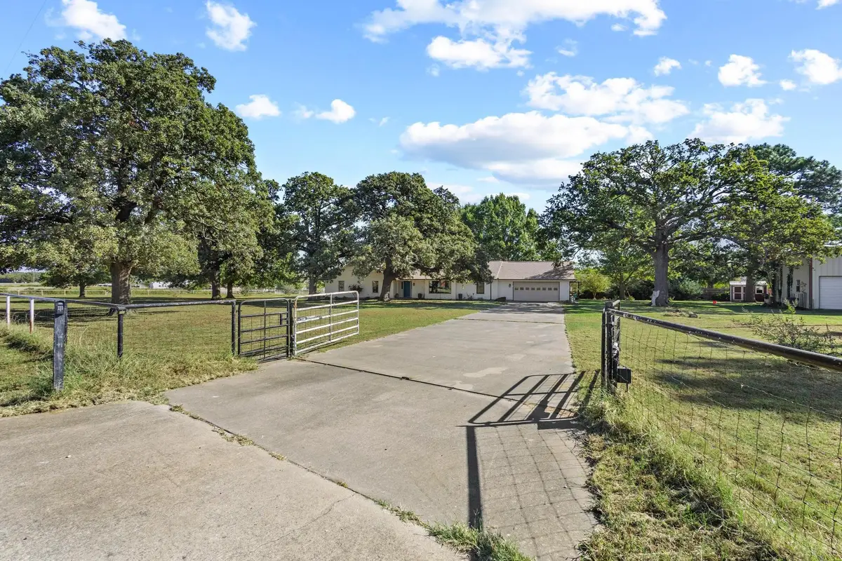 62 Sanders Road, Whitesboro, TX 76273 - Image #1
