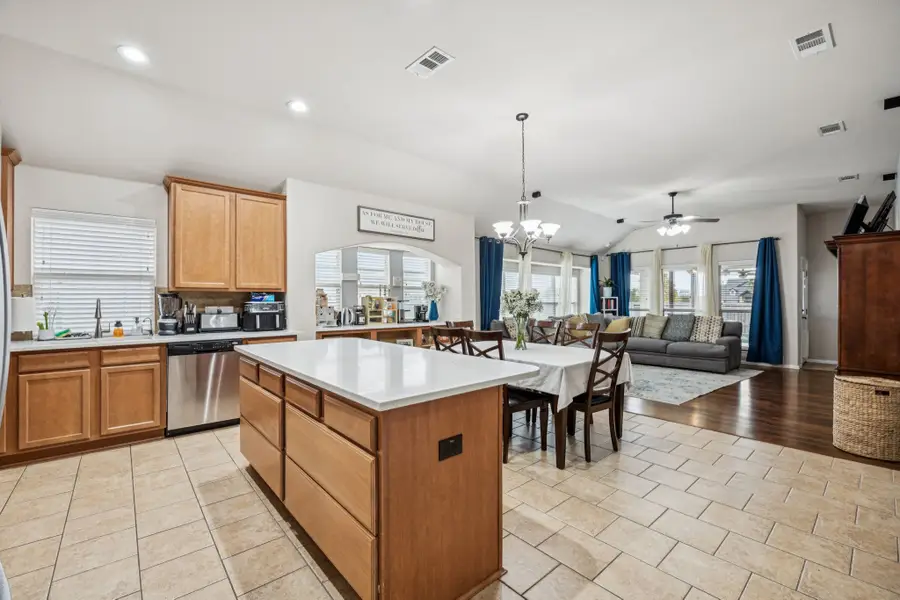 705 Bayshore Drive, Mansfield, TX 76063 - Image #2