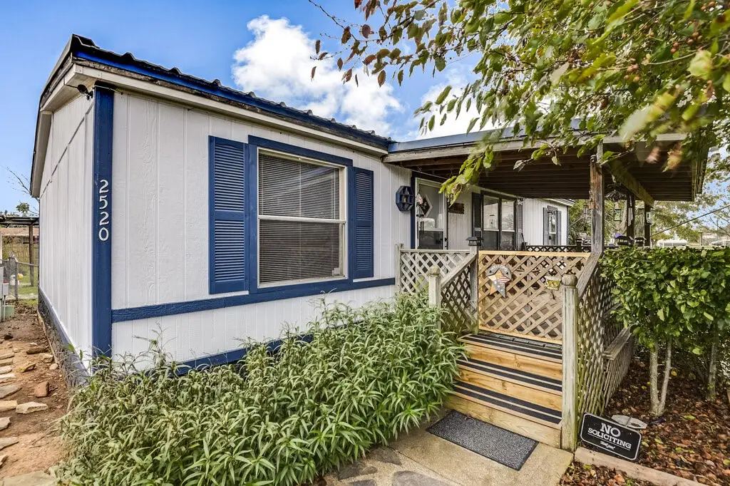 2520 Willow Oak Lane, Burleson, TX 76028 - Image #1