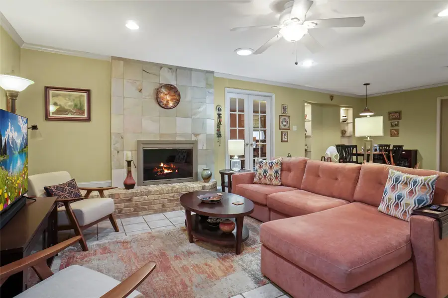 2847 Oak Forest Drive, Grapevine, TX 76051 - Image #2