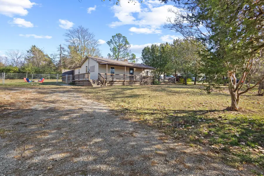 136 Cottonwood Lane, Pottsboro, TX 75076 - Image #2