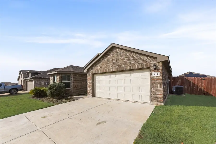 711 Durango Lane, Cleburne, TX 76033 - Image #2