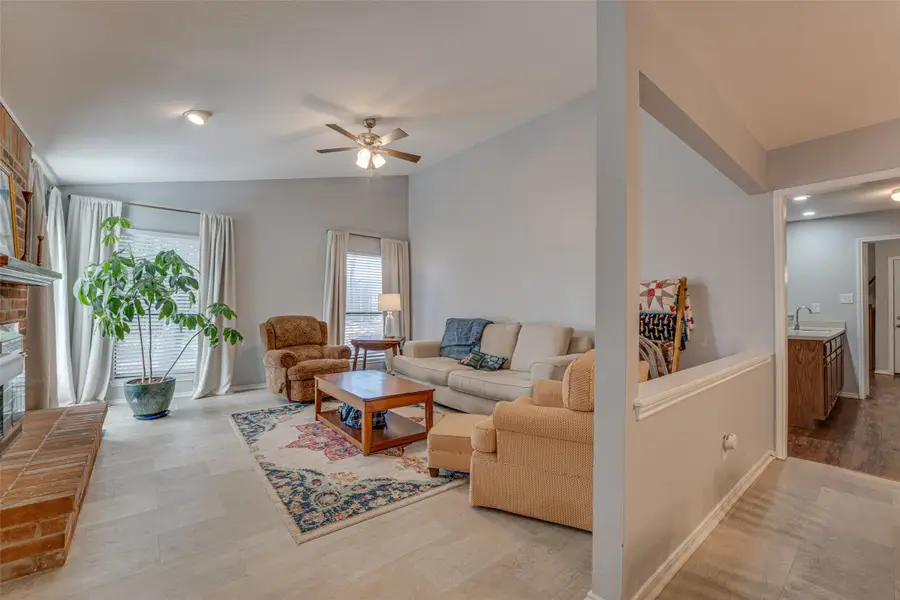 210 Wilshire Drive, Glenn Heights, TX 75154 - Image #3