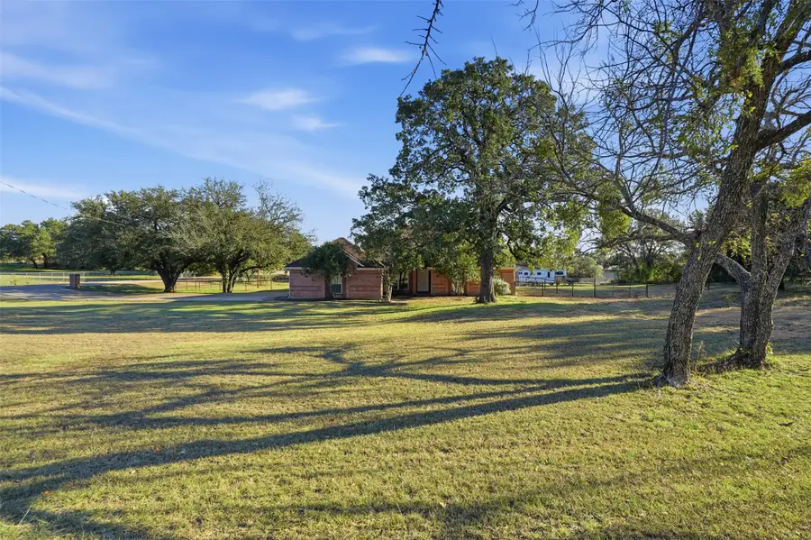3300 Hummingbird Court, Granbury, TX 76049 - Image #2