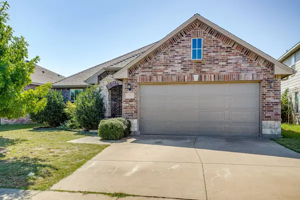 305 Chalkstone Drive, Fort Worth, TX 76131
