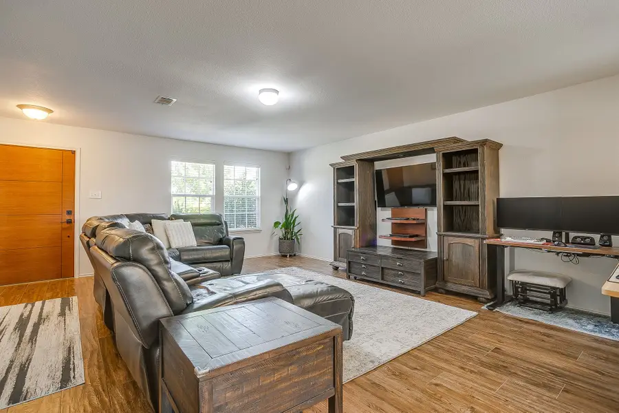 305 Chalkstone Drive, Fort Worth, TX 76131 - Image #3