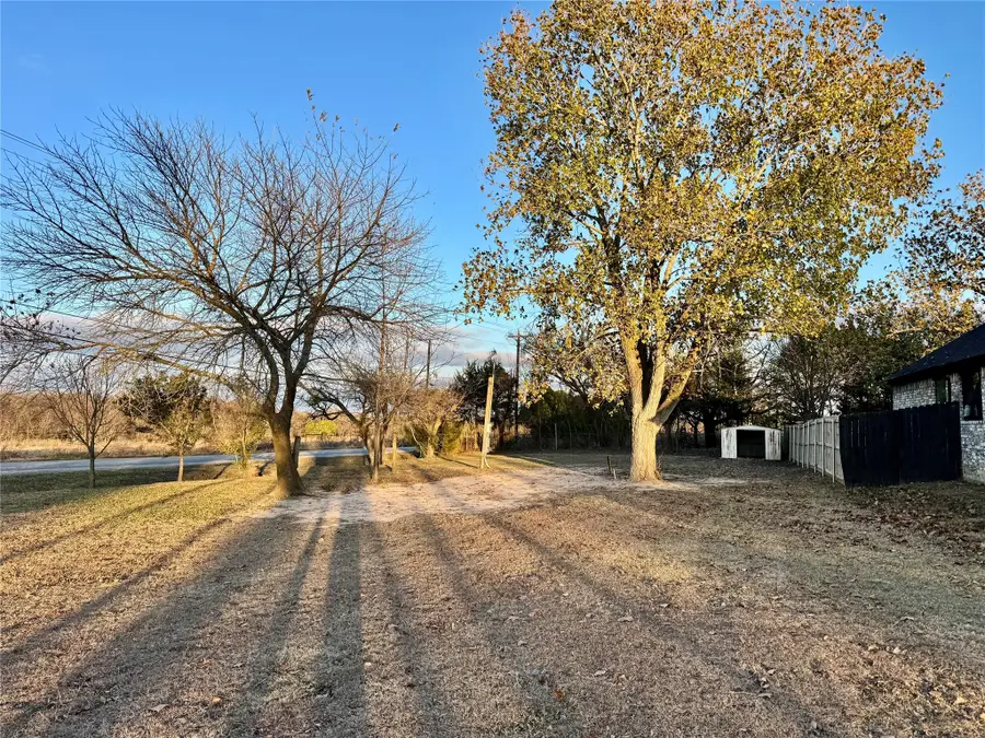 511 Beavers Drive, Southmayd, TX 75092 - Image #3