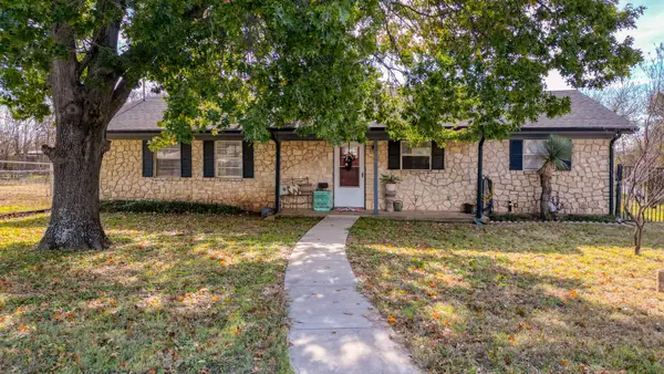 506 E Barton Street, Granbury, TX 76048