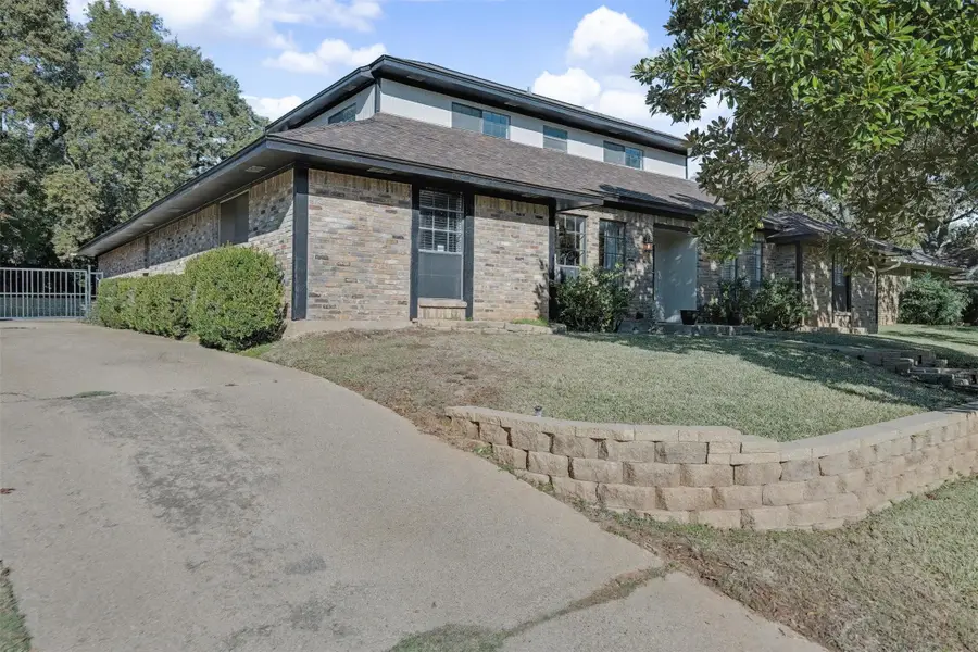 4105 Woodcastle Court, Arlington, TX 76016 - Image #3