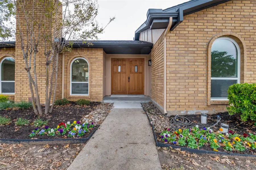 1912 Primrose Lane, Carrollton, TX 75007 - Image #2