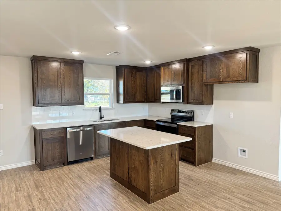 1001 Brown Court, Poolville, TX 76487 - Image #2