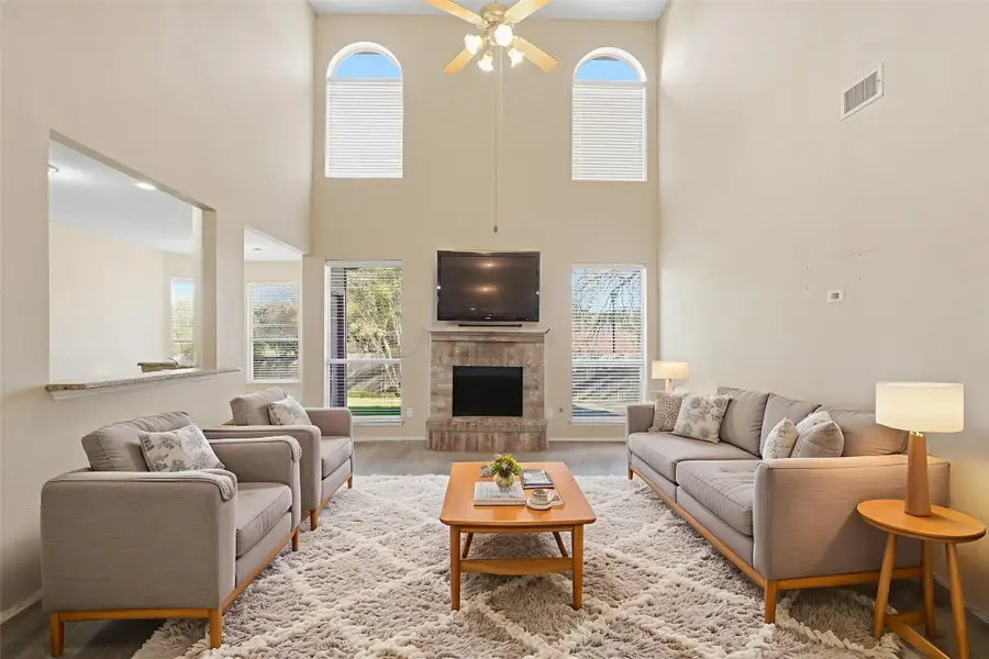 5601 Greenwich Drive, Arlington, TX 76018 - Image #2