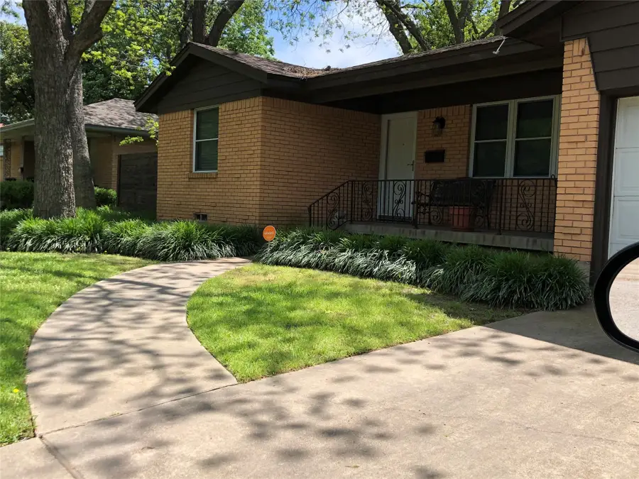 2730 Larkspur Lane, Dallas, TX 75233 - Image #3