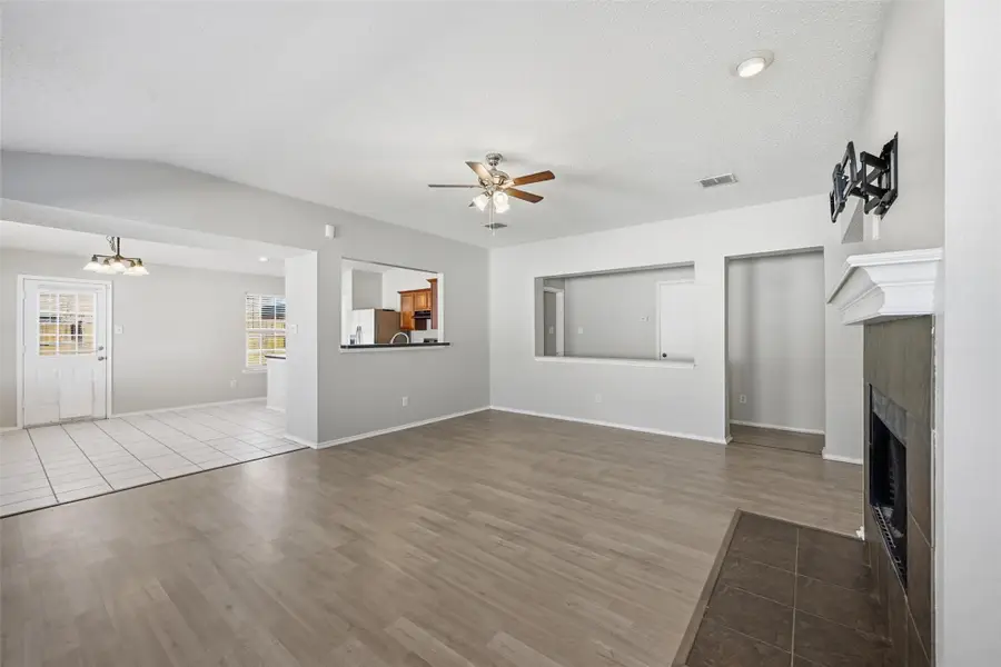 1665 Crown Point Drive, Little Elm, TX 75036 - Image #2