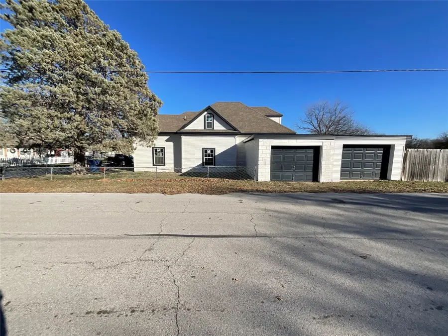 207 College Street, Chico, TX 76431 - Image #3