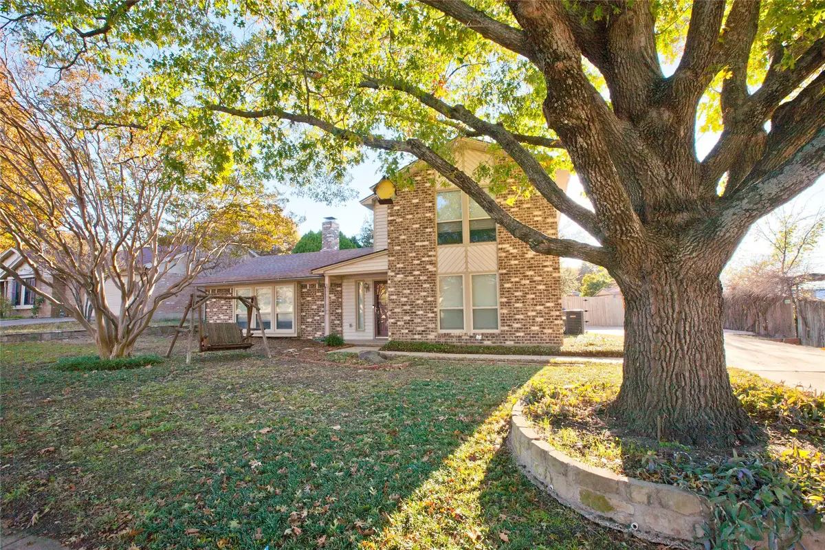 10029 Westpark Drive, Benbrook, TX 76126 - Image #1