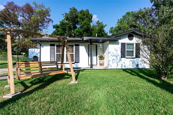 7018 Oleander Drive, Hitchcock, TX 77563