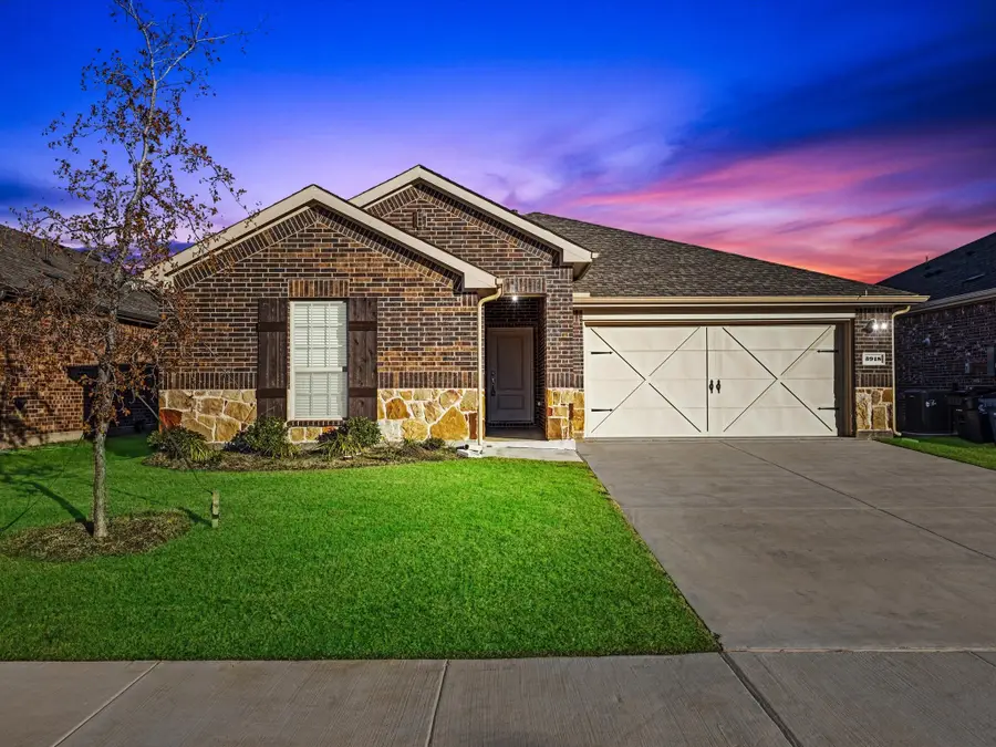 3918 Faulkner Avenue, Pilot Point Aubrey, TX 76227 - Image #2