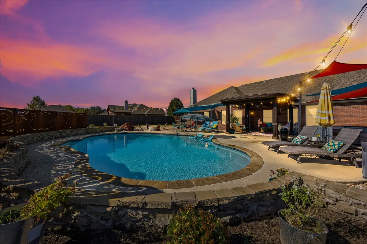 112 Springfield Lane, Red Oak, TX 75165 - Image #1