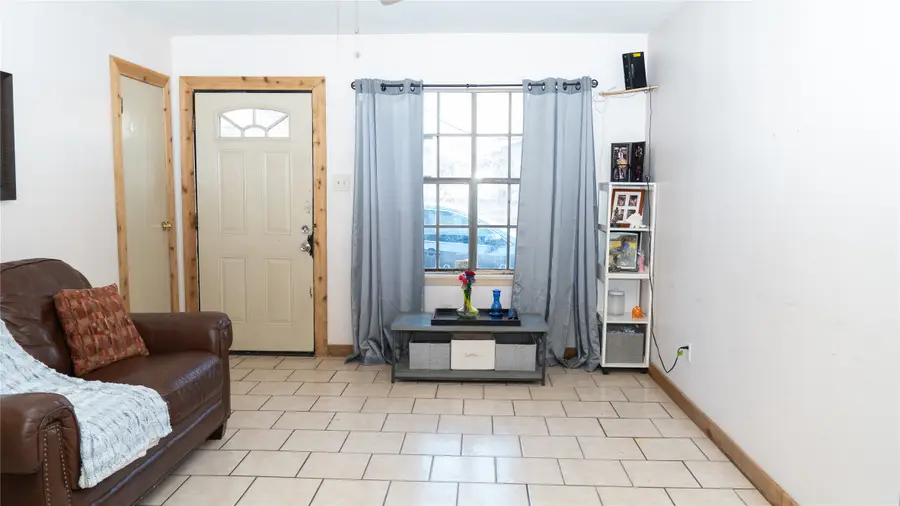 2606 Pearl Avenue, Fort Worth, TX 76164 - Image #2