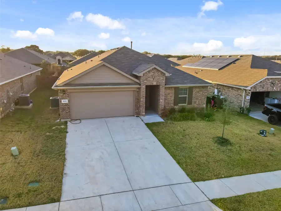 549 Bronze Circle E, Springtown, TX 76082 - Image #3