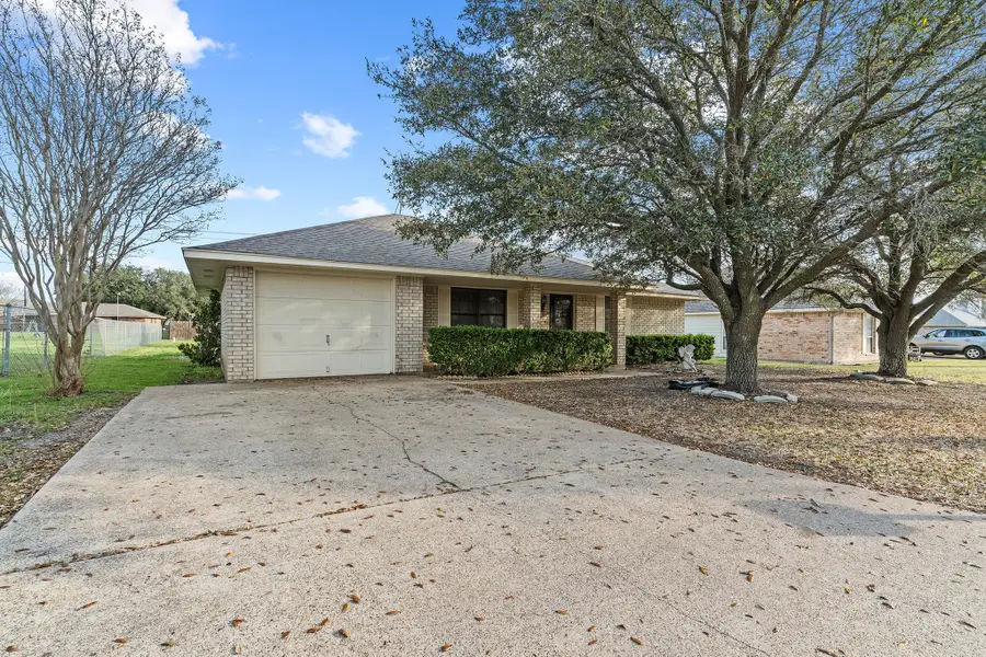 704 Rhonda, Italy, TX 76651 - Image #3