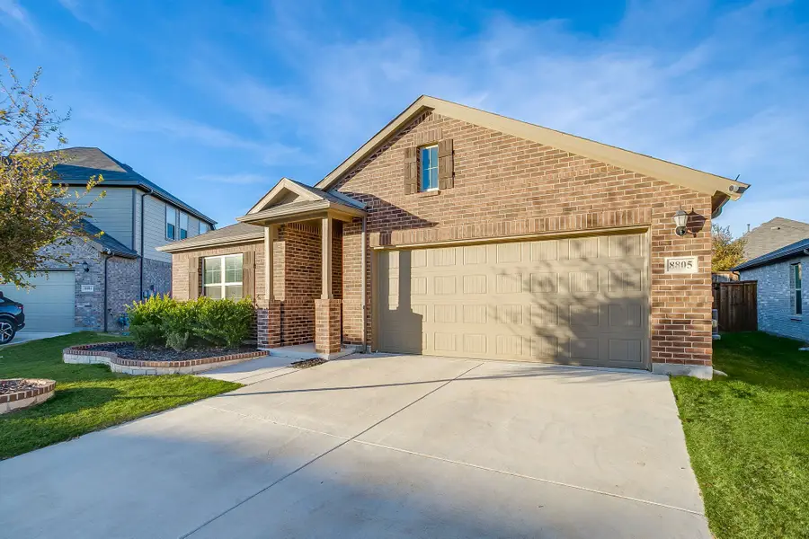 8805 Bronze Meadow Drive, Fort Worth, TX 76131 - Image #2