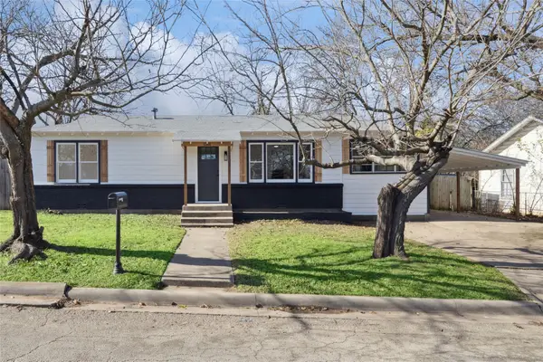 1301 N Douglas Avenue, Cleburne, TX 76033