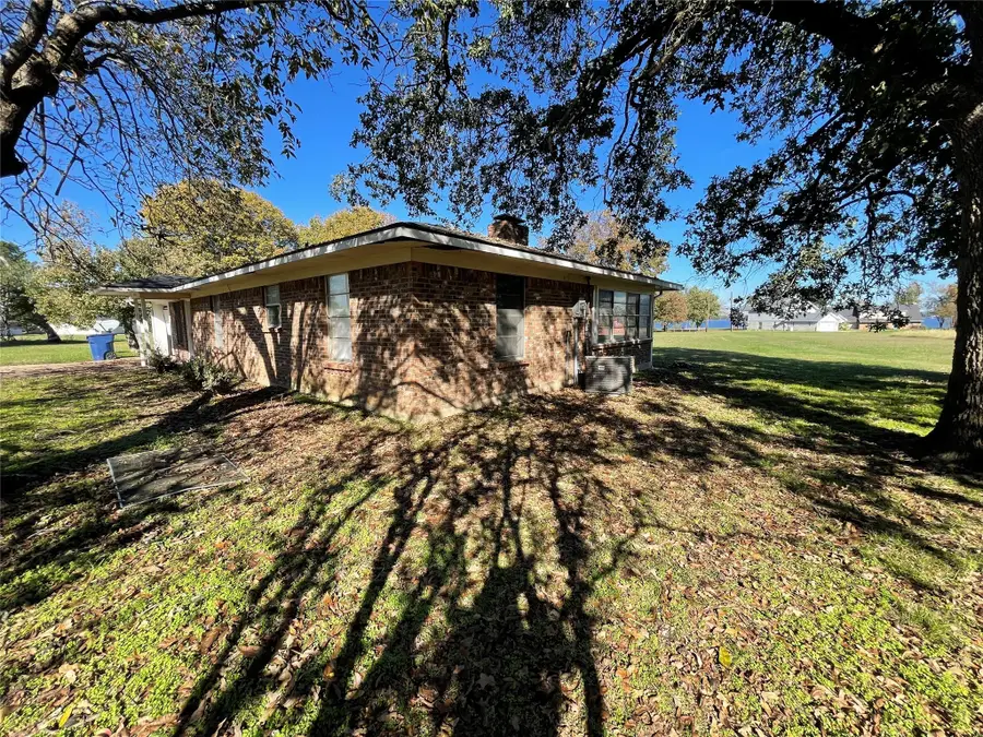 202 Spur Ranch Road, Trinidad, TX 75163 - Image #2