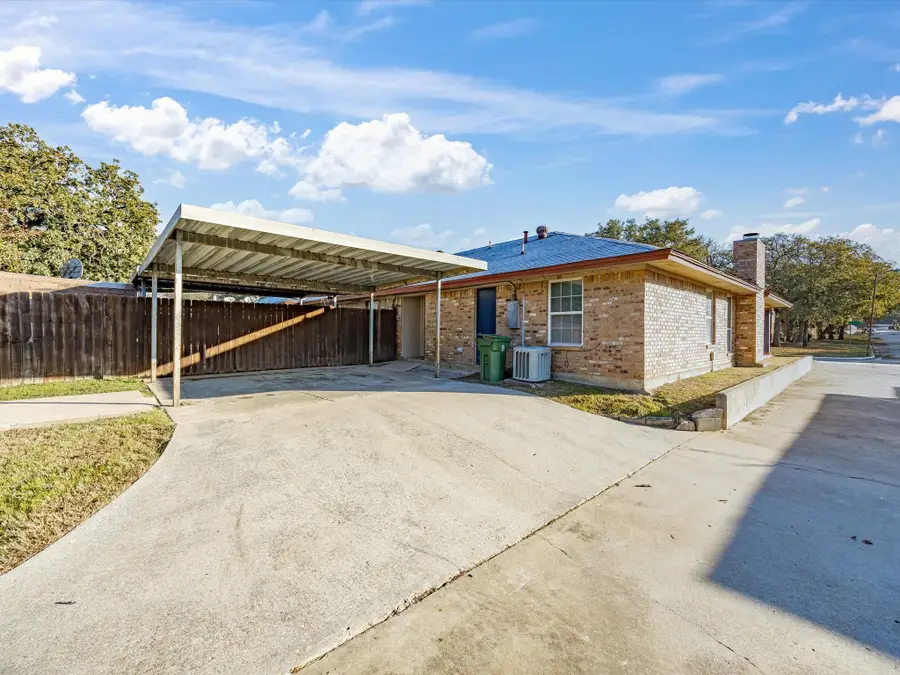 7501 Windhaven Road, North Richland Hills, TX 76182 - Image #2