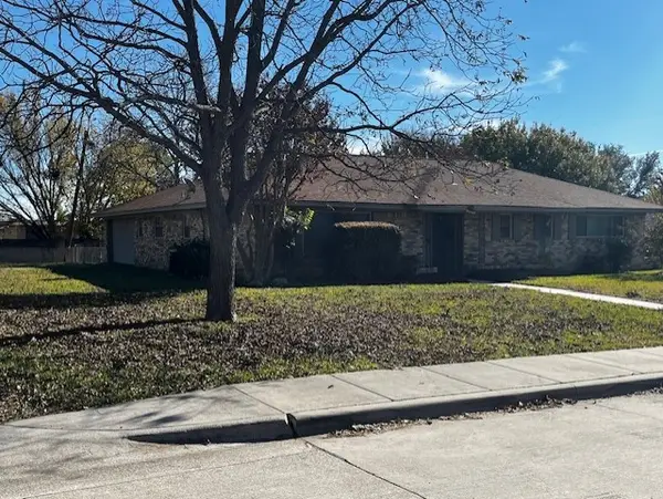 1222 14th Street Nw, Grand Prairie, TX 75050