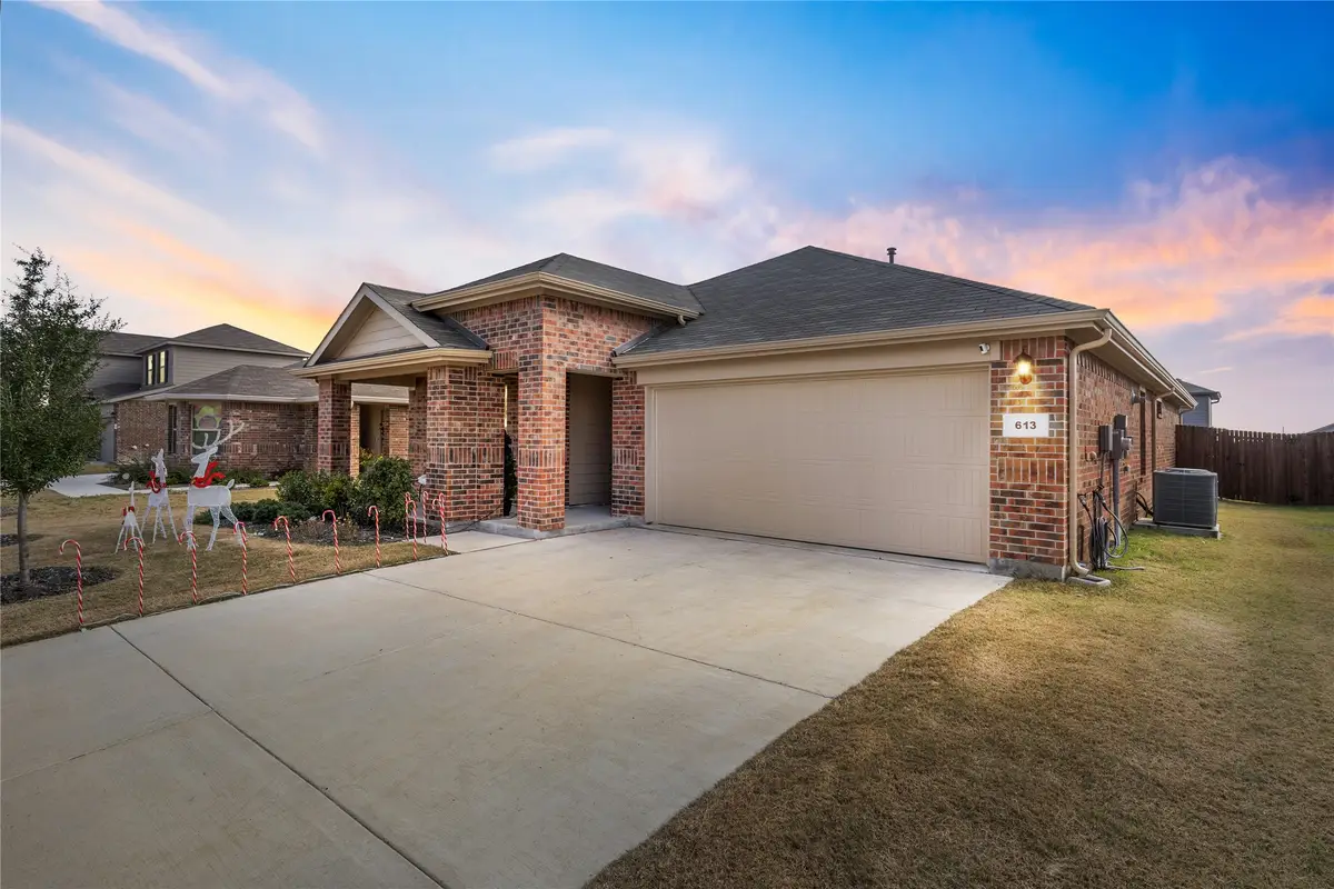 613 Whitecomb Lane, Justin, TX 76247 - Image #1