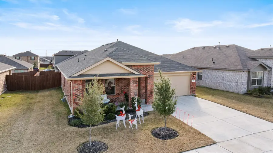 613 Whitecomb Lane, Justin, TX 76247 - Image #2