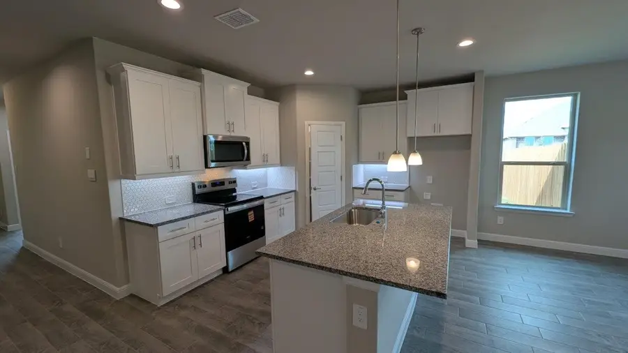 1252 Beltway Lane, Granbury, TX 76048 - Image #2