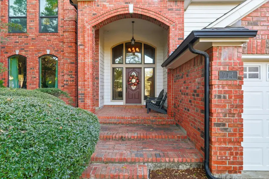 714 Meadow Bend Court, Highland Village, TX 75077 - Image #2