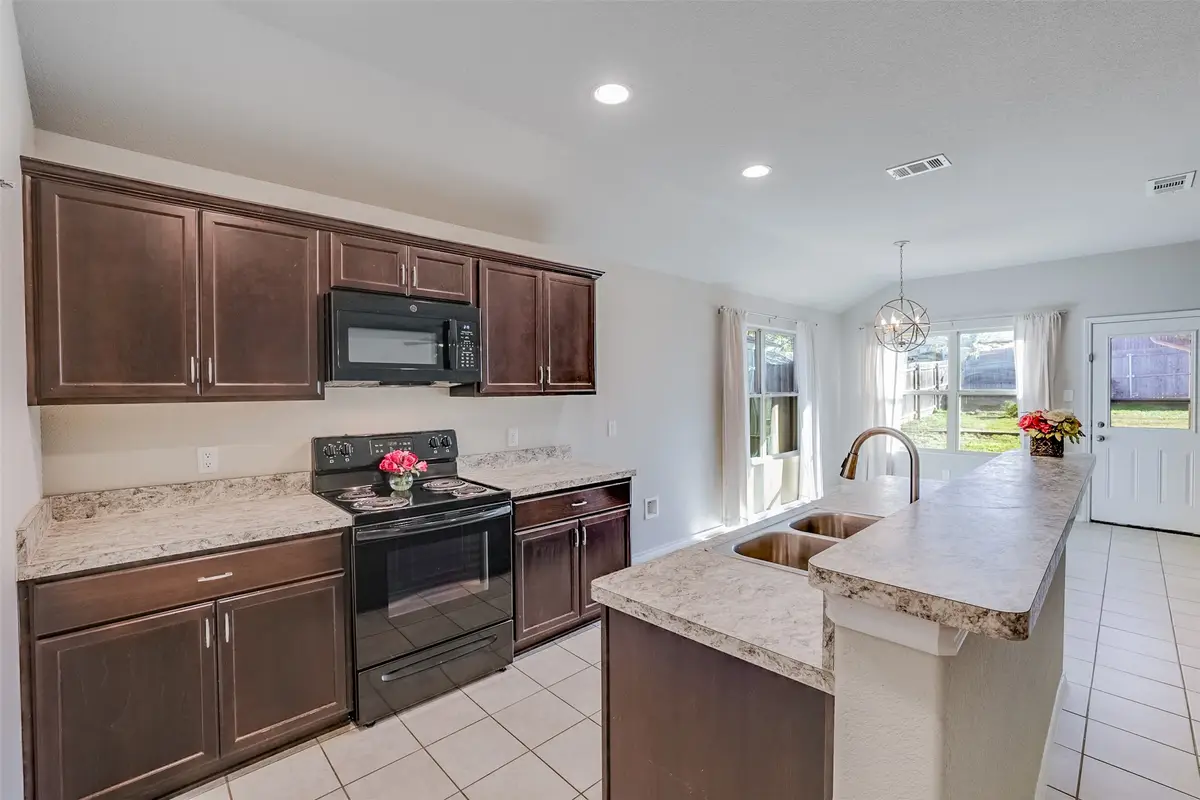 5527 Diaz Avenue, Fort Worth, TX 76107 - Image #1