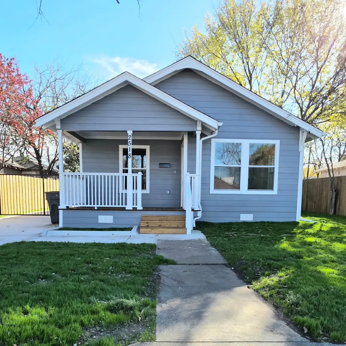 2518 W Clarendon Drive, Dallas, TX 75211 - Image #1