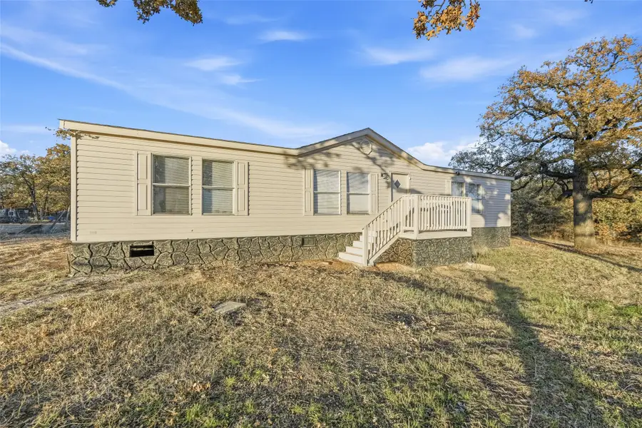 296 Oakley Circle, Weatherford, TX 76085 - Image #2