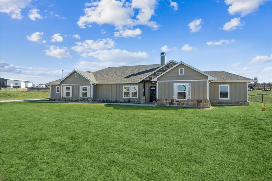 1084 Justin Drive, Springtown, TX 76082 - Image #2