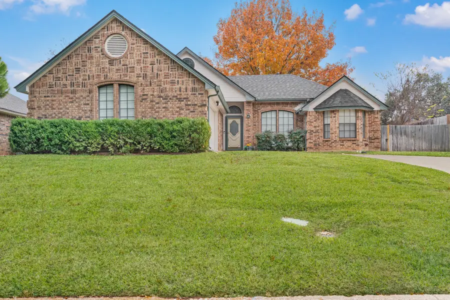702 Giltin Court, Arlington, TX 76006 - Image #2