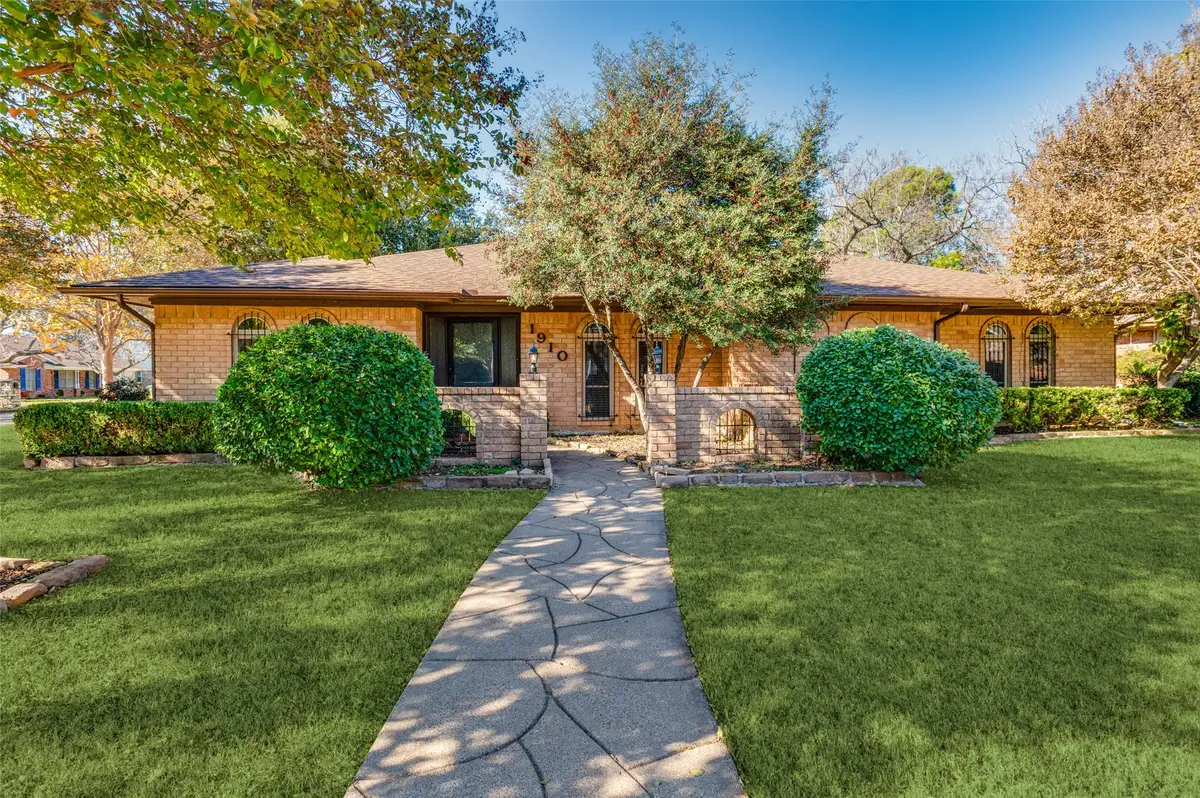 1910 Jamestown Court, Arlington, TX 76013 - Image #1