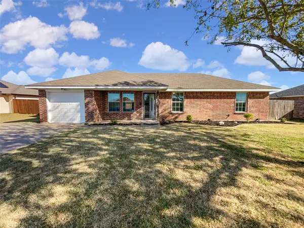 1307 Lynnwood Drive, Cleburne, TX 76033