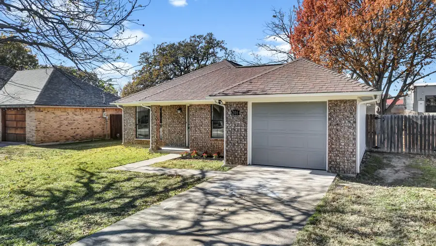 206 Cherry Street, Weatherford, TX 76086 - Image #2