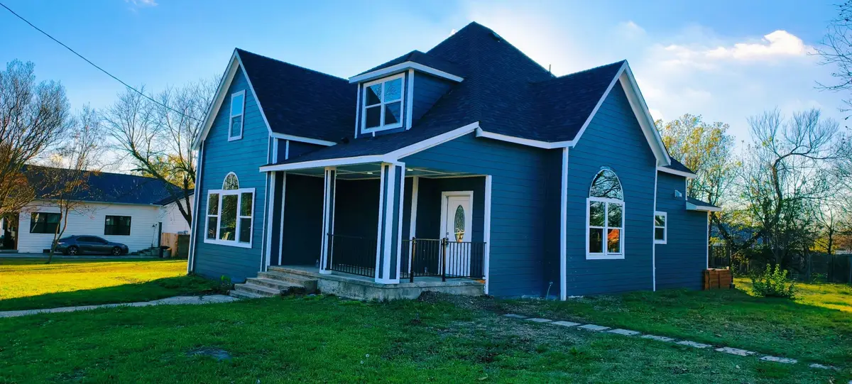 408 S Santa Fe Street, Wolfe City, TX 75496 - Image #1