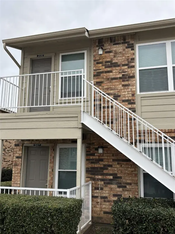 2200 E Trinity Mills Road #208, Carrollton, TX 75006