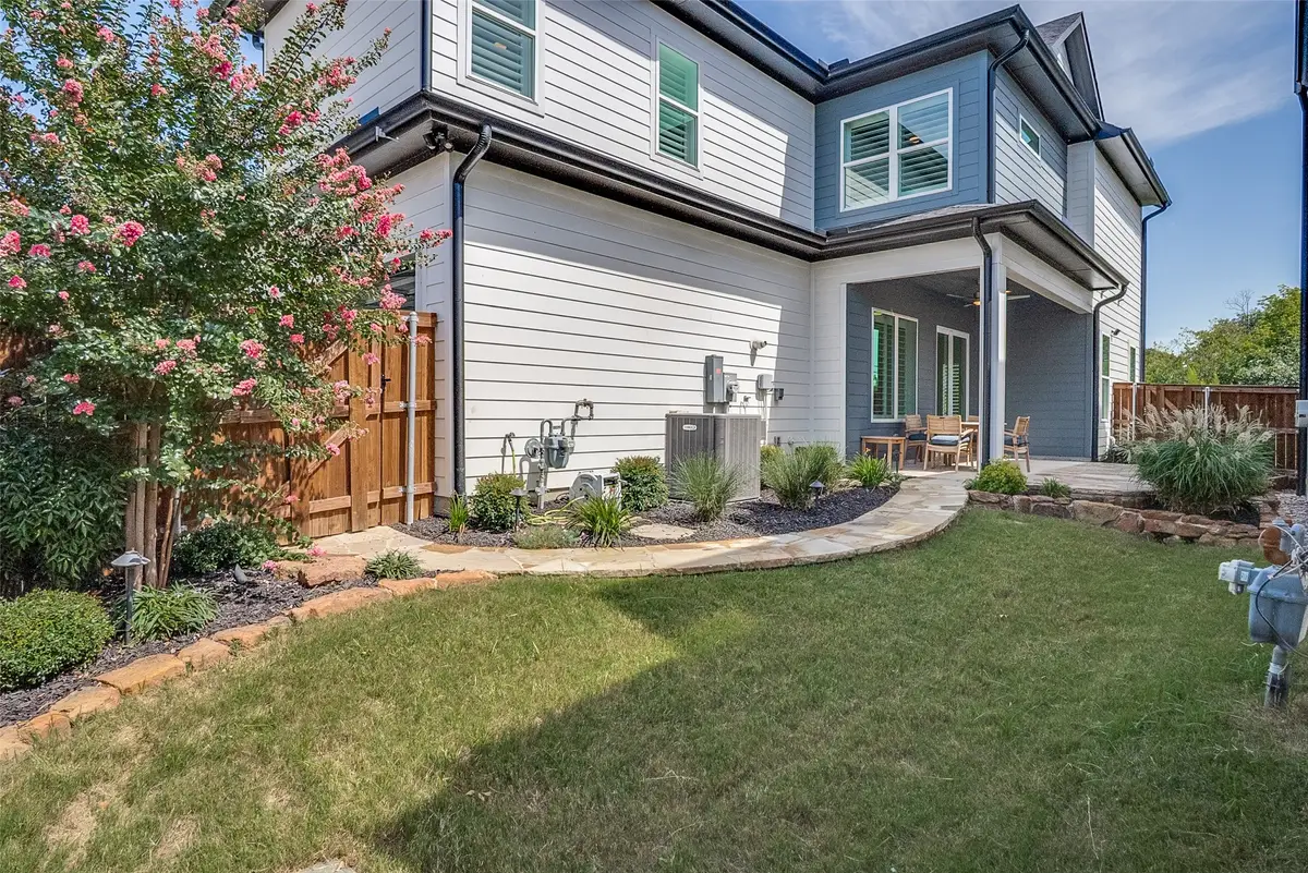 2216 Scenic Bluff Drive, Fort Worth, TX 76111 - Image #1