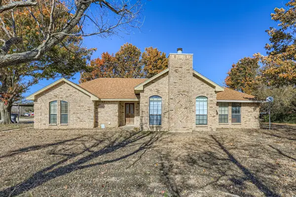 655 E Reindeer Road, Lancaster, TX 75146